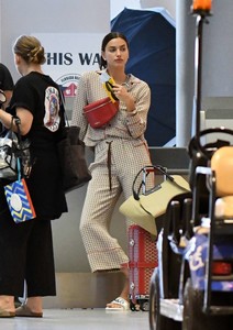 Irina-Shayk_-Photoshoot-at-the-Miami-International-Airport--25.jpg