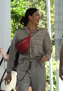 Irina-Shayk_-Photoshoot-at-the-Miami-International-Airport--27.jpg