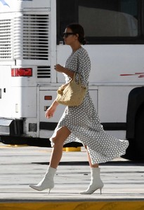 Irina-Shayk_-Photoshoot-at-the-Miami-International-Airport--33.jpg