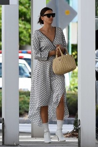 Irina-Shayk_-Photoshoot-at-the-Miami-International-Airport--38.jpg