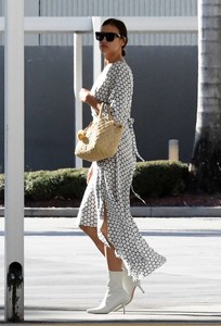 Irina-Shayk_-Photoshoot-at-the-Miami-International-Airport--48.jpg