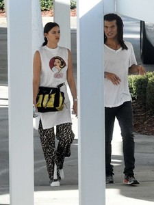 Irina-Shayk_-Photoshoot-at-the-Miami-International-Airport--52.jpg