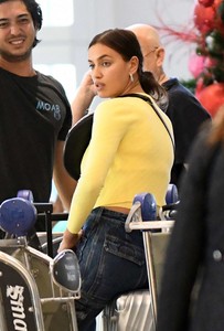 Irina-Shayk_-Photoshoot-at-the-Miami-International-Airport--56.jpg