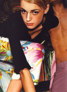 Jacquetta-Wheeler-Gucci-1999-02.thumb.jpg.ae0c1e97128c8b3e4c039e2543c965d6.jpg