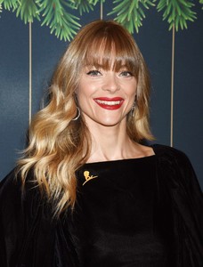 Jaime-King_-Brooks-Brothers-Holiday-Celebration--01.thumb.jpg.69aa7e45c65584296b1e2fcf1bbe8d51.jpg