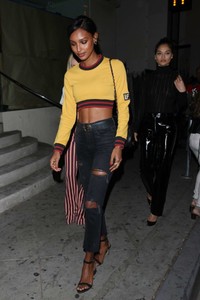 Jasmine-Tookes-in-Ripped-Jeans-at-Catch--07-662x993.jpg