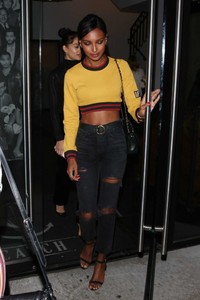 Jasmine-Tookes-in-Ripped-Jeans-at-Catch--10-662x993.jpg