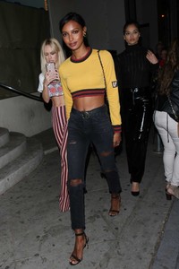 Jasmine-Tookes-in-Ripped-Jeans-at-Catch--15-662x993.jpg