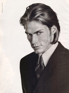 Jason-Lewis-Hugo-Boss-1996-ph.Richard-Avedon-01.thumb.jpg.8146f399f11902575d734d4e8fef0d2d.jpg