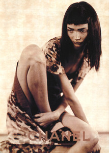 Jodie-Kidd-Chanel-1998-01.thumb.jpg.ad57a8e9caace92428a80c9a15e3893b.jpg