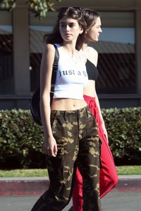 Kaia-Gerber_-Leaving-an-IHOP-after-having-lunch--03.jpg