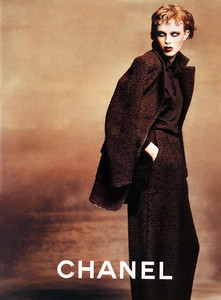 Karen-Elson-Chanel-1997-01.thumb.jpg.58502249c050d27e76cd8a7bde7dec2d.jpg