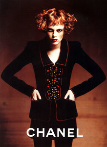 Karen-Elson-Chanel-1997-03.thumb.jpg.b5ed7baeed57b951cc379f3c71ef81a6.jpg