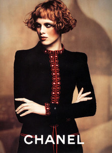 Karen-Elson-Chanel-1997-04.thumb.jpg.594f2226d842c3fac365d2da6814d9f0.jpg