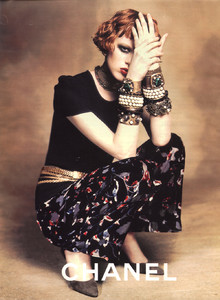 Karen-Elson-Chanel-1998-03.thumb.jpg.49cdc51e9ffc40a932f6a7d1b2ffa0d4.jpg