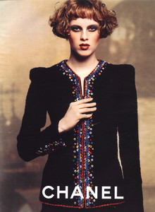 Karen-Elson-Chanel-1998-05.thumb.jpg.f8c591f9e3bc038ad98d8341cc332f00.jpg