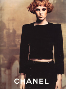 Karen-Elson-Chanel-1998-06.thumb.jpg.0c48d878f8e6e7c16886f0cbd6a8d63b.jpg