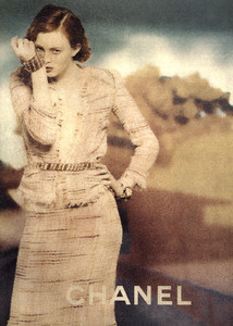 Karen-Elson-Chanel-1998-07.thumb.jpg.d37c0cb9ccf1e468d9afd2e51010be8e.jpg