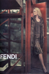 Kirsten-Owen-Fendi-1998-02.thumb.jpg.aa920f92c776b2d485c1ea8471ba1ab3.jpg