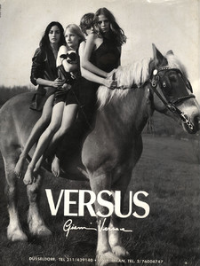 Kirsten-Owen-Stella-Tennant-Tanga-Moreau-Unknown-Versus-1998-ph.Bruce-Weber-01.thumb.jpg.1074db01160077a8e368caacb235f954.jpg