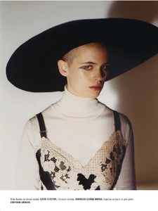LOfficiel_France-25_November_2017-page-010.jpg