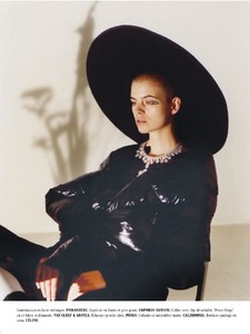 LOfficiel_France-25_November_2017-page-016.jpg