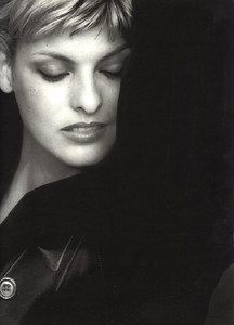 Linda-Evangelista-Jil-Sander-1994-04.thumb.jpg.eb121f178c9b38aae62d6d98e1ef444c.jpg