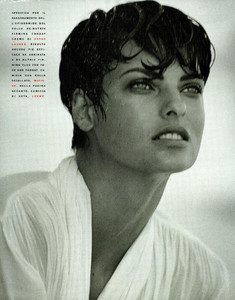 Lindbergh_Vogue_Italia_December_1989_03.thumb.png.c24d4725ff66590e2caba394fbd1d339.png