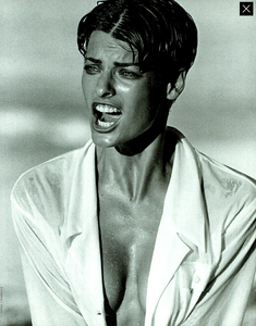 Lindbergh_Vogue_Italia_December_1989_04.thumb.png.4a499ce10a7f5c1c3b461bff96978e87.png
