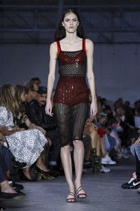 N_21-RTW-SS18-Milan-Sarah_Brannon-682x1024.thumb.jpg.b4bd850a930577cfa2cb47de653765ae.jpg