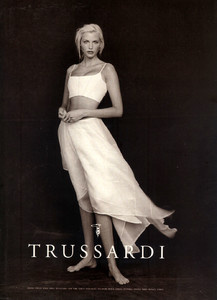 Nadja-Auermann-Trussardi-1994-ph.Jacques-Olivar-01.thumb.jpg.de3f6e79c929874cd088ab491ee15ff7.jpg