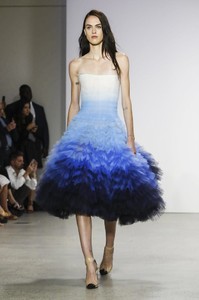 Oscar-de-la-Renta-RTW-SS18-New-York-Sarah-Brannon-682x1024.thumb.jpg.436f10cc2347b25a04f11bd320f31e74.jpg