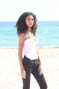 Raven-Lyn--Sports-Illustrated-Swimsuit-Island--02.thumb.jpg.2f5e9d88c1fb5fb12341699f94a8ff68.jpg