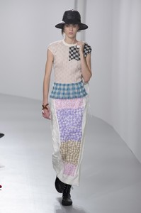 Sarah_Brannon_Loewe_SS18-682x1024.thumb.jpg.131be852f1f7ed5ccf647acfd80b5164.jpg