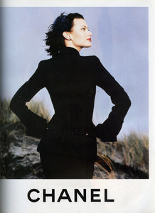 Shalom-Harlow-Chanel-1995-02.thumb.jpg.8508da85a9b9fb8dffdc0517768f12ff.jpg