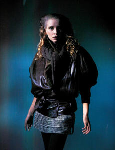 Testino_Vogue_Italia_November_1985_05.thumb.png.48156befa41d22115db0946782589bb5.png