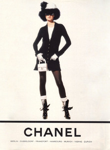 Trish-Goff-Chanel-1994-08.thumb.jpg.3cae66774f34a6371b30fe350a88cd2a.jpg