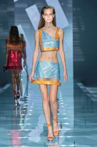 Versace-Spring-Summer-2015-41.thumb.jpg.3d5c631678324c7ead172fd0f07a87fa.jpg