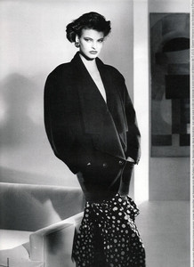 Vogue-Fr-10-1985_0001.thumb.JPG.0876be797d9cffbaae43b0dec2bb7538.JPG