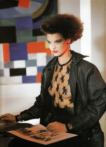 Vogue-Fr-10-1985_0003.thumb.JPG.c572a5946e4ac26e6ecc8a76263e2ddd.JPG