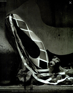 Watson_Vogue_Italia_December_1989_02.thumb.png.4fd1a2f3199e2a48e23fbbfd57b9d027.png