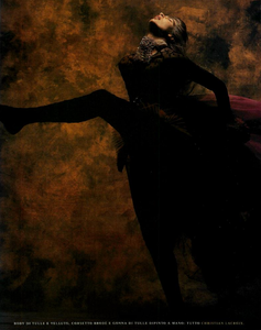 Watson_Vogue_Italia_December_1989_05.thumb.png.bbda9dbff91898643c82a93e202ac56e.png