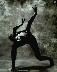 Watson_Vogue_Italia_December_1989_06.thumb.png.5af7e88a3449498b0366b4c942cf32d8.png