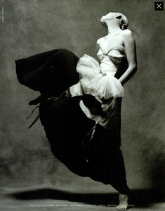 Watson_Vogue_Italia_December_1989_08.thumb.png.fa5929a9741628d6b1faf5ae744bfeee.png