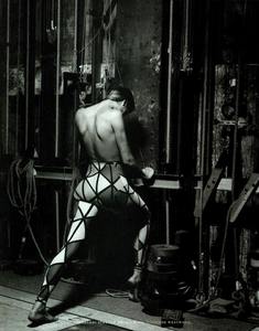Watson_Vogue_Italia_December_1989_11.thumb.png.e22884abe508e8e8b554c83b2e4ff561.png