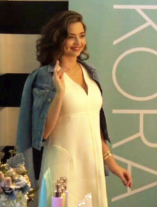 X17_miranda_kerr_pregnant_120317_04.thumb.jpg.1fe57ac8f482b48c6c5cbc8a19004853.jpg