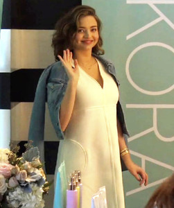 X17_miranda_kerr_pregnant_120317_08.thumb.jpg.faa4dfe90b0fd8e9fce299064f408ff0.jpg