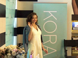 X17_miranda_kerr_pregnant_120317_10.thumb.jpg.af822108873ead328d8944c66f0615a9.jpg