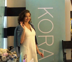 X17_miranda_kerr_pregnant_120317_11.thumb.jpg.ea21e429660ef8beed6655bcfc9caa95.jpg