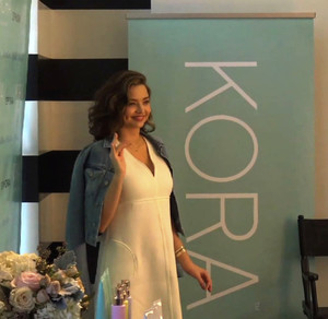 X17_miranda_kerr_pregnant_120317_12.thumb.jpg.de5f463bb104744801610164bf096f27.jpg